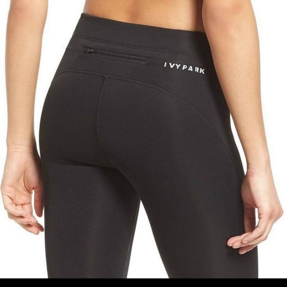 Ivy Park Mid-Rise Sculpted 3/4 Yoga Pants